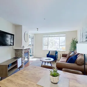 https://town-plaza.hotels-of-whistler.com